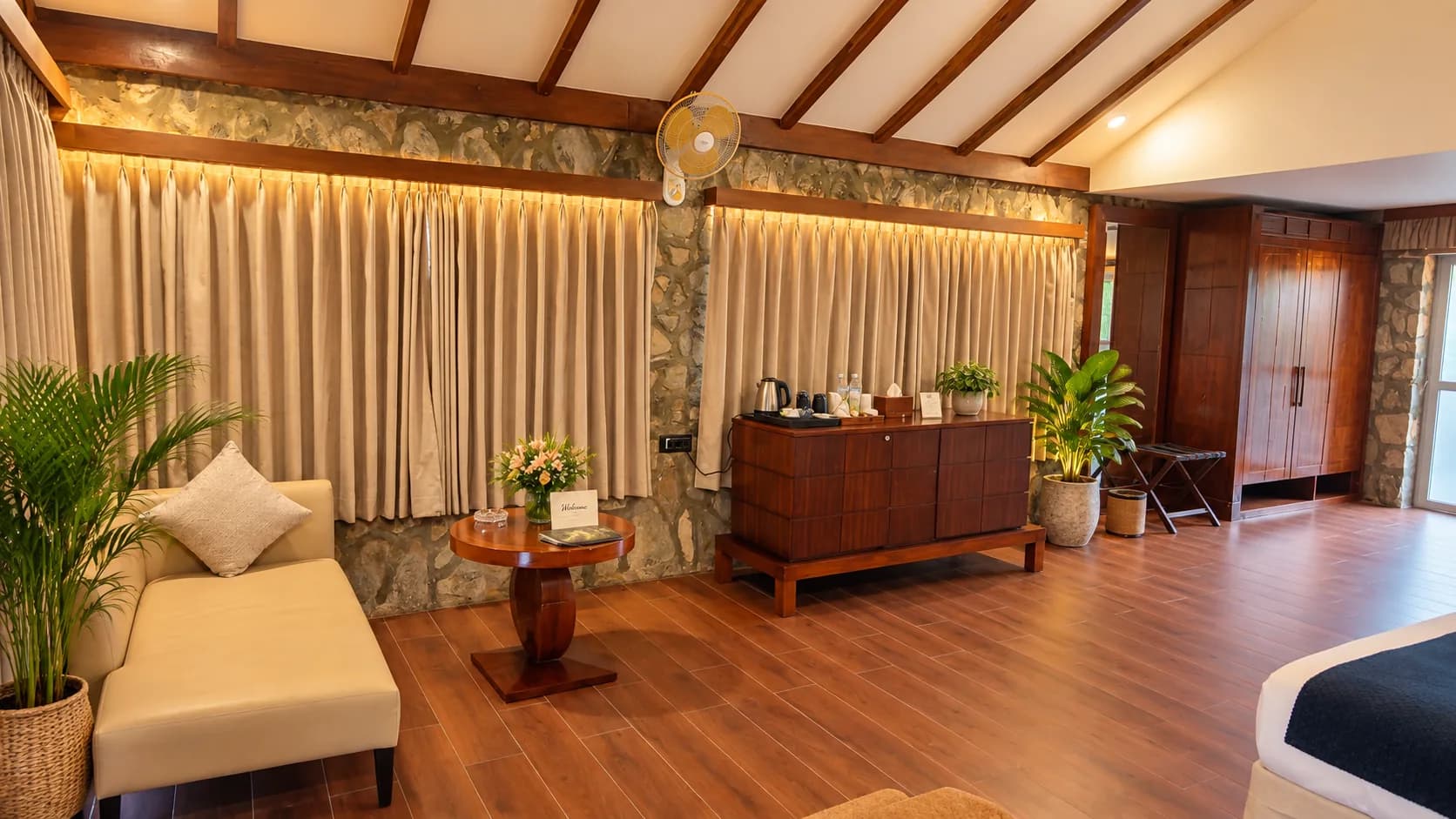 Singlex Cottage (Tiger's Heaven) interior seating and details